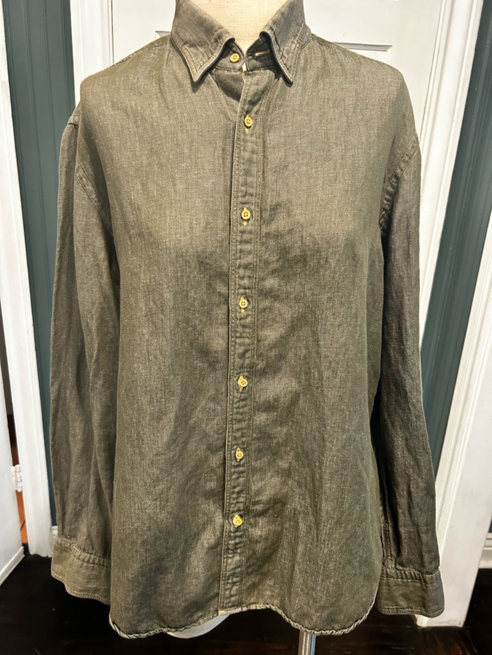 Massimo Dutti finest fabric men’s  Olive Green Button-Up Shirt nwot
